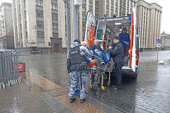 Московские росгвардейцы пришли на помощь мужчине, потерявшему сознание на улице