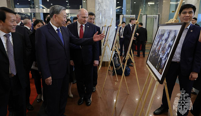 МЧС России организовало фотовыставку для вьетнамских коллег
